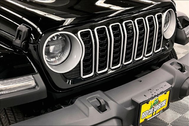 Used 2024 Jeep Wrangler Unlimited Sahara w/ Technology Group AWD/4WD image 32