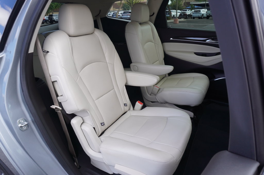 Used 2023 Buick Enclave Essence FWD image 13