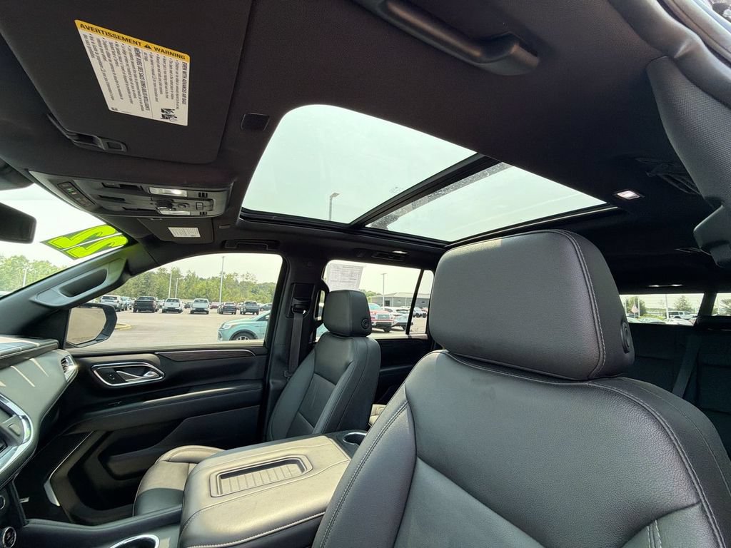 Used 2022 Chevrolet Suburban LT w/ Luxury Package AWD/4WD image 29