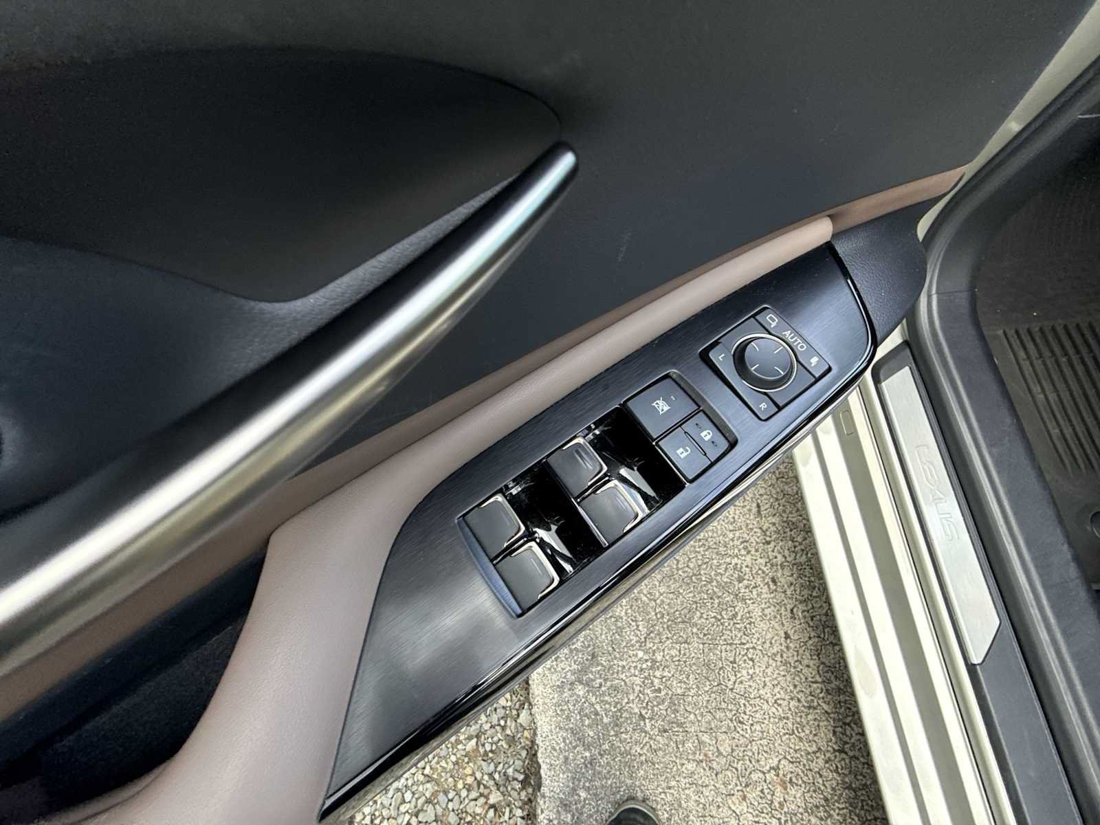 Used 2022 Lexus ES 350 w/ Premium Package FWD image 14