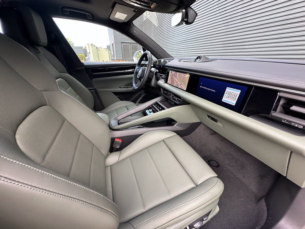 Used 2026 Porsche Macan Electric RWD image 39