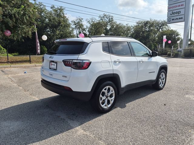 Used 2025 Jeep Compass Latitude AWD/4WD image 3