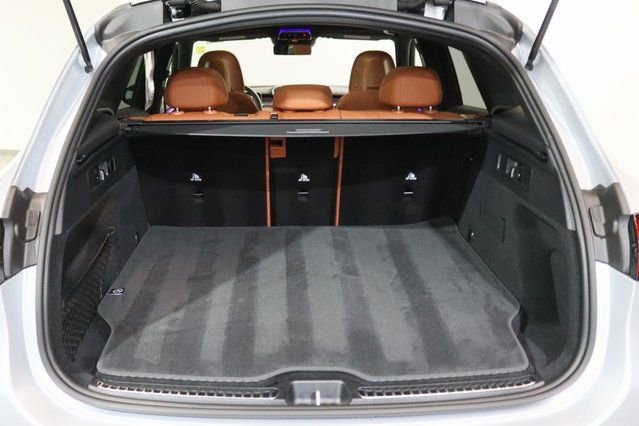 Used 2025 Mercedes-Benz GLC 350e 4MATIC w/ Driver Assistance Package image 32