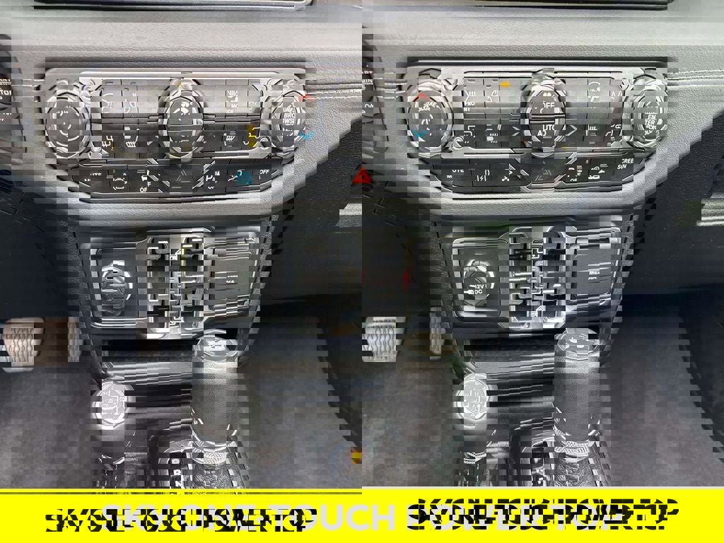 Used 2024 Jeep Wrangler Unlimited Sahara w/ Technology Group AWD/4WD image 17