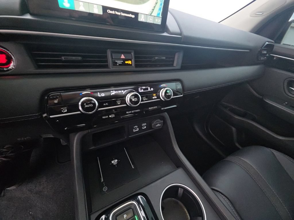 Used 2025 Honda Pilot Touring image 23