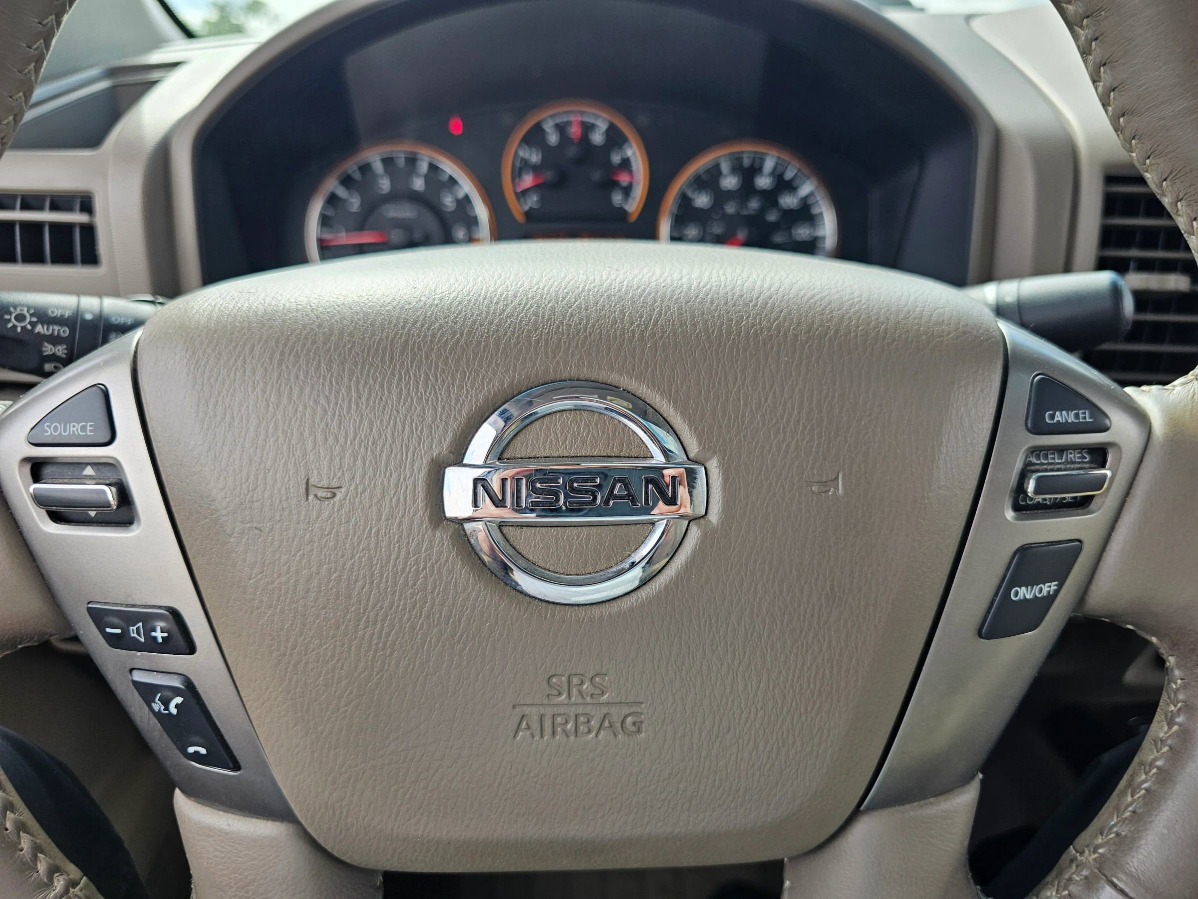 Used 2015 Nissan Titan SL w/ SL Moonroof Package image 9