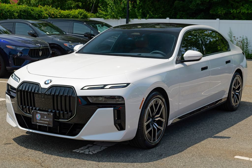 Used 2024 BMW 740i xDrive w/ Premium Package 2 AWD/4WD image 3
