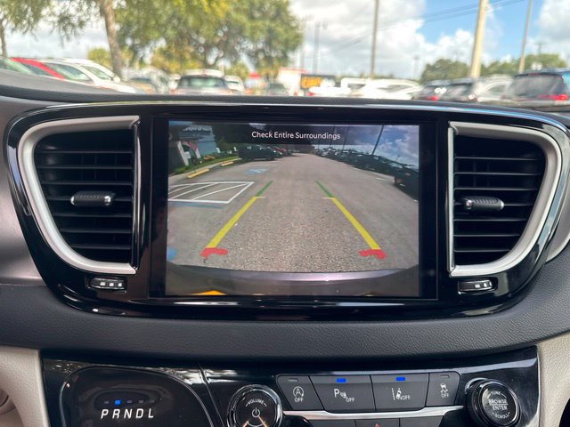 Used 2023 Chrysler Pacifica Touring-L FWD image 22
