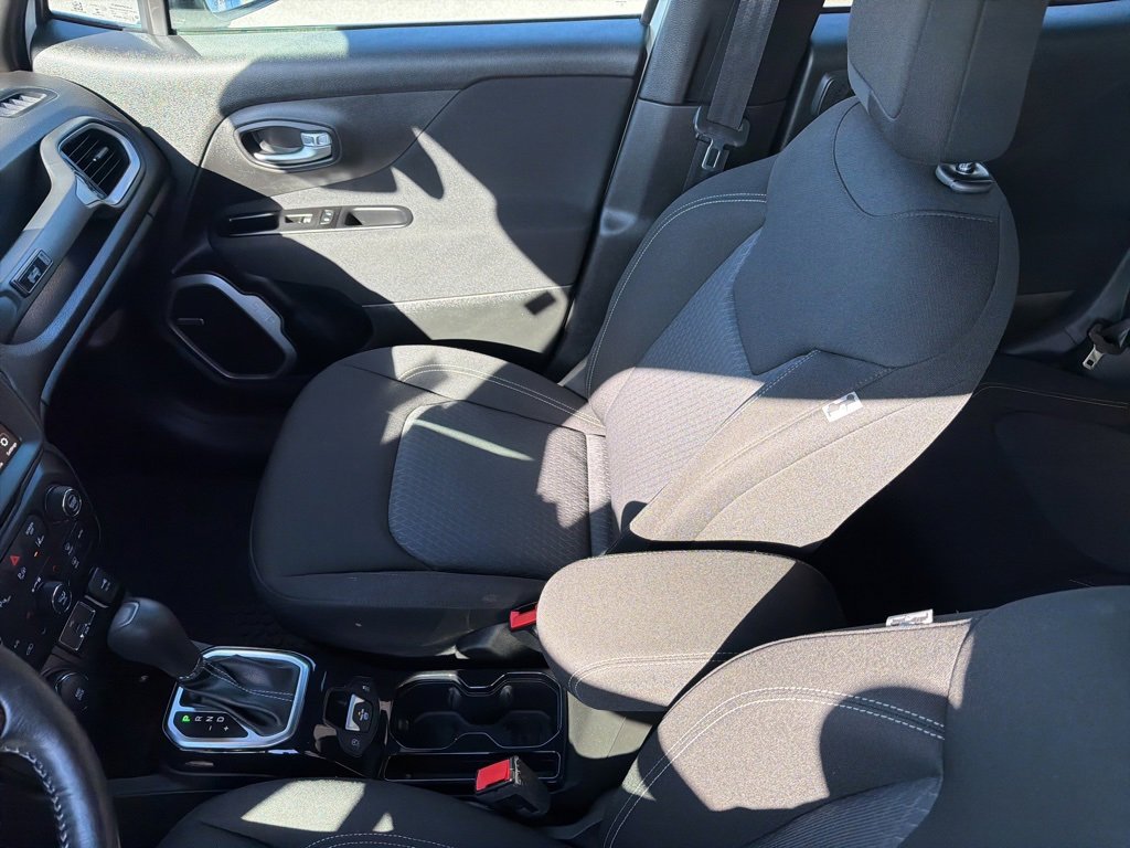 Used 2021 Jeep Renegade Latitude w/ Sun & Sound Group image 43