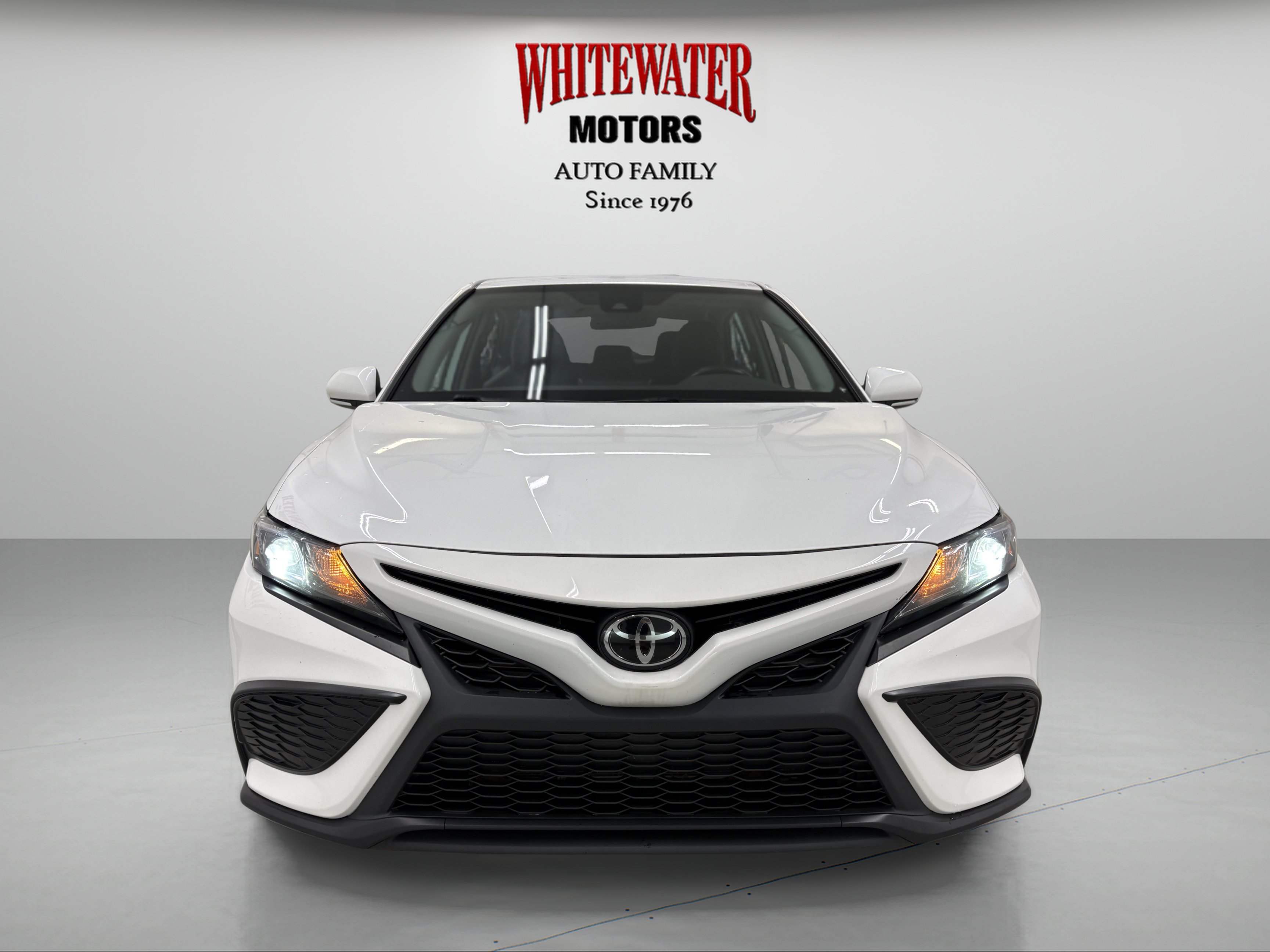 Used 2023 Toyota Camry SE FWD image 6