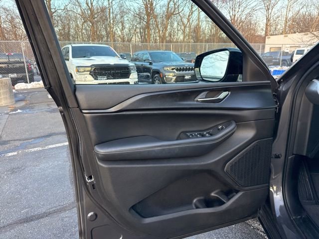 Certified 2023 Jeep Grand Cherokee Altitude image 33