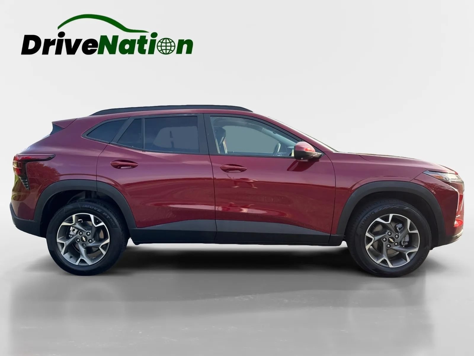 Used 2025 Chevrolet Trax LT FWD image 4