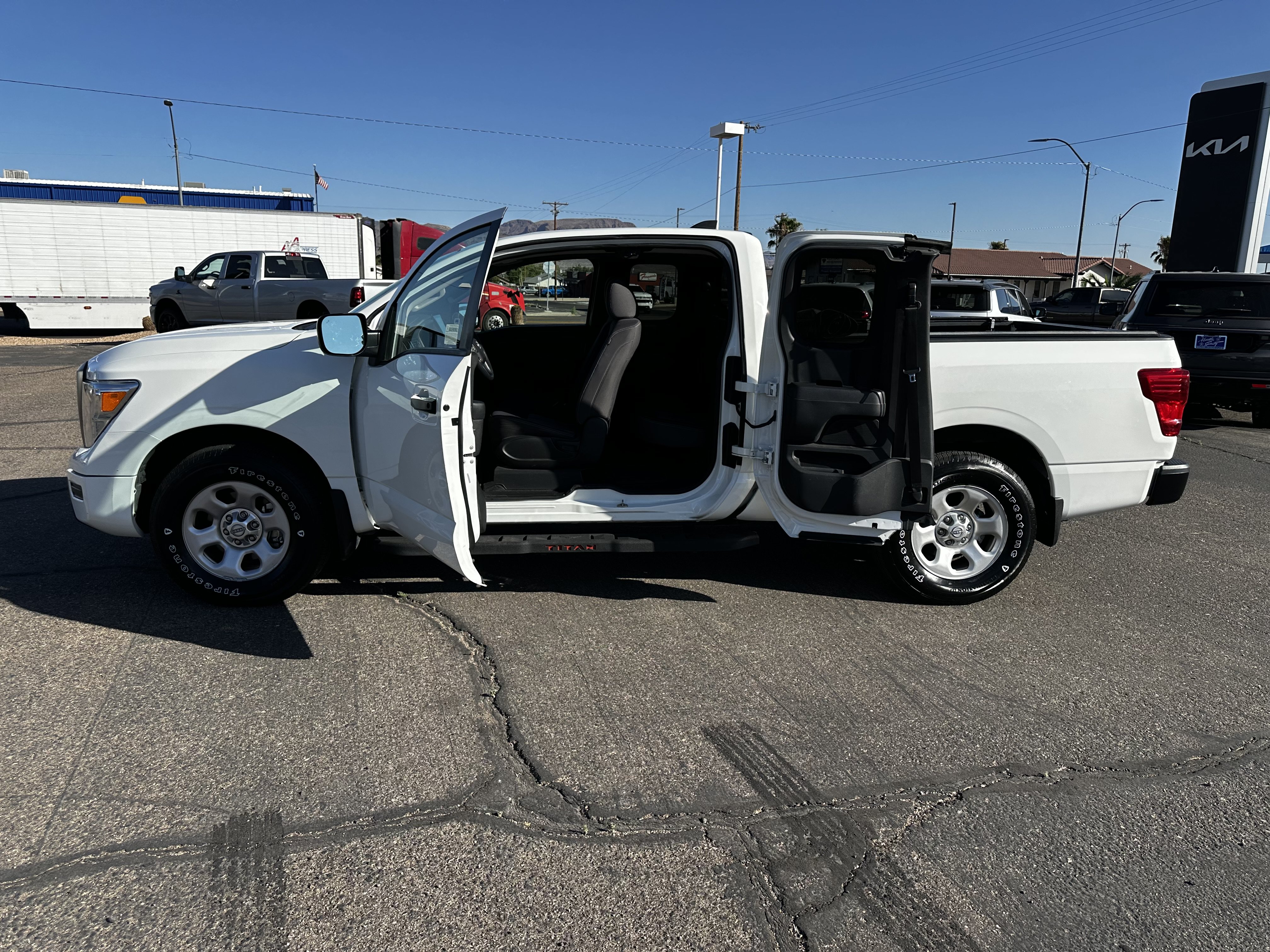 Used 2023 Nissan Titan S RWD image 8