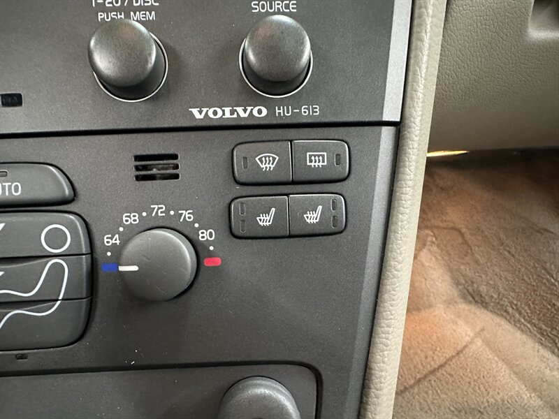 Used 2002 Volvo V70 Cross Country AWD/4WD image 20