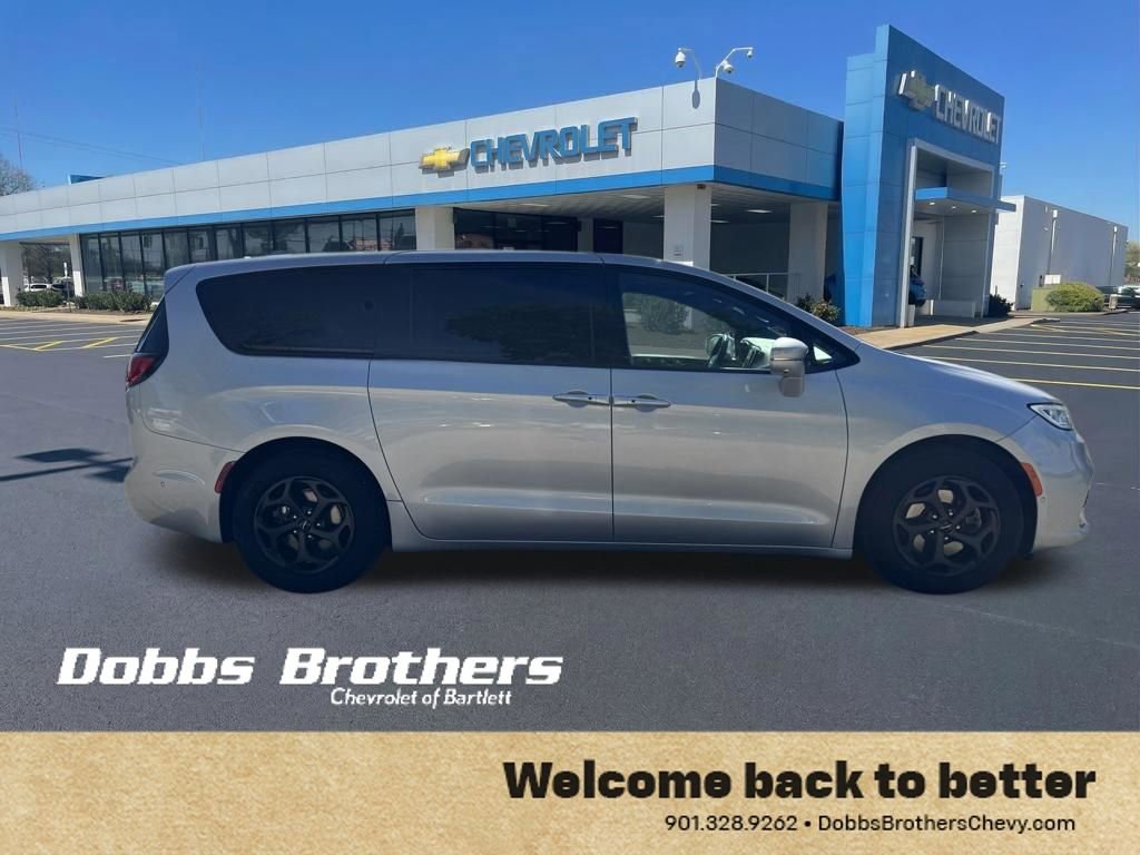 Used 2022 Chrysler Pacifica Limited w/ Uconnect Theater Family Group FWD image 8