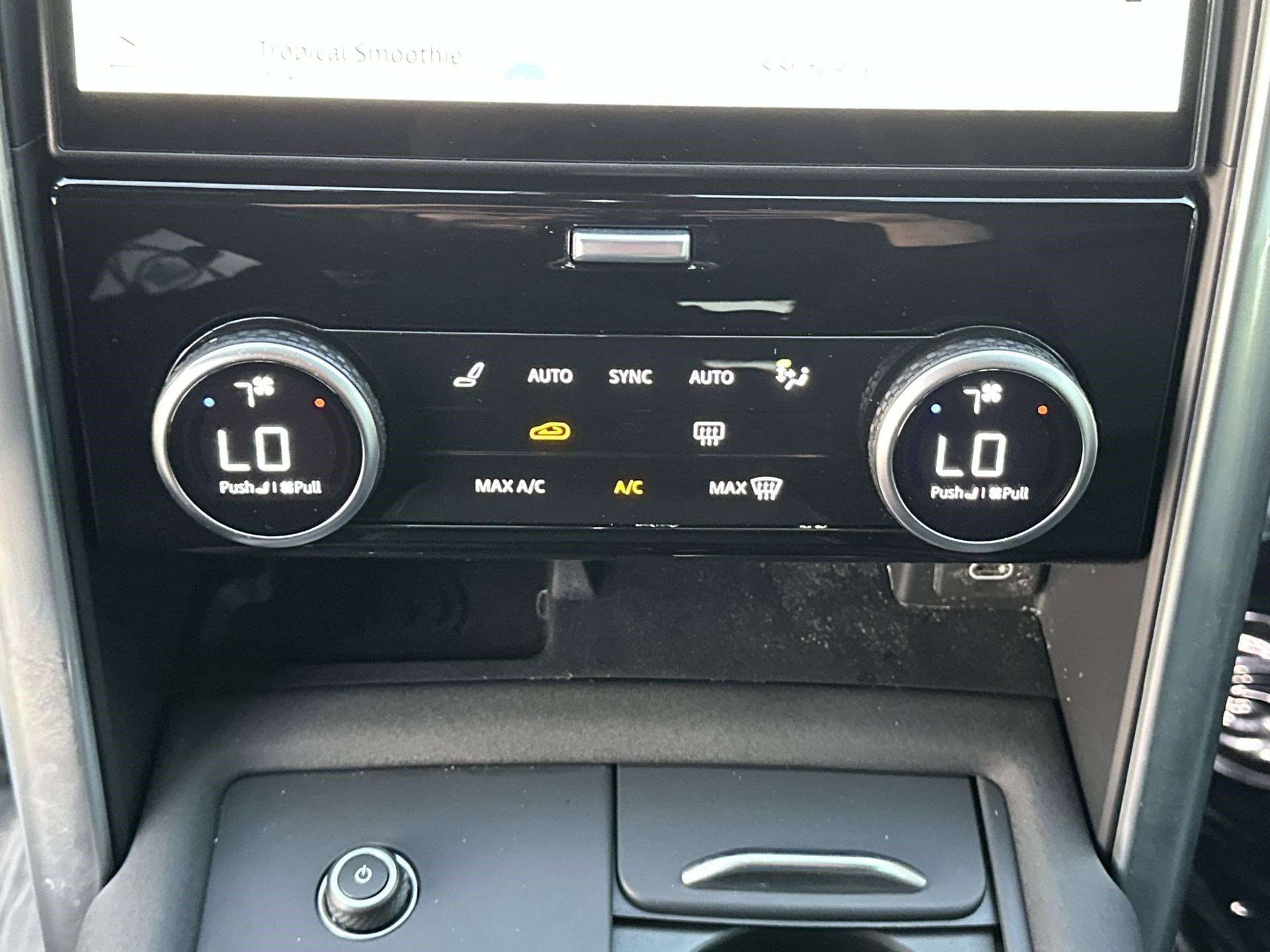 Used 2024 Land Rover Discovery Dynamic SE image 17