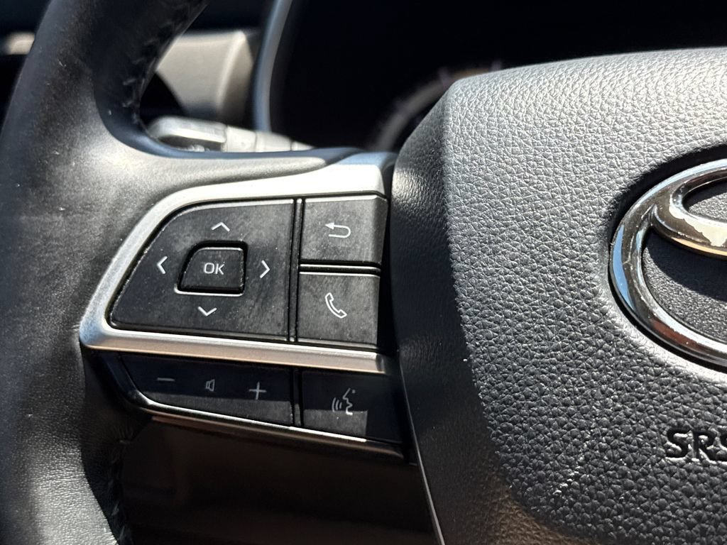 Used 2022 Toyota Highlander XLE FWD image 29