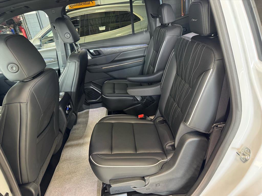 Used 2025 Buick Enclave Avenir w/ Super Cruise Package image 11