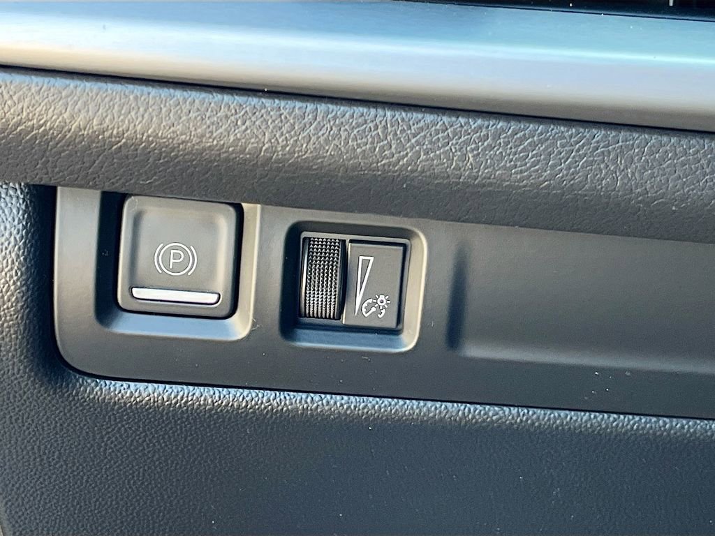 Used 2024 Cadillac XT4 Luxury w/ Cold Weather Package image 10