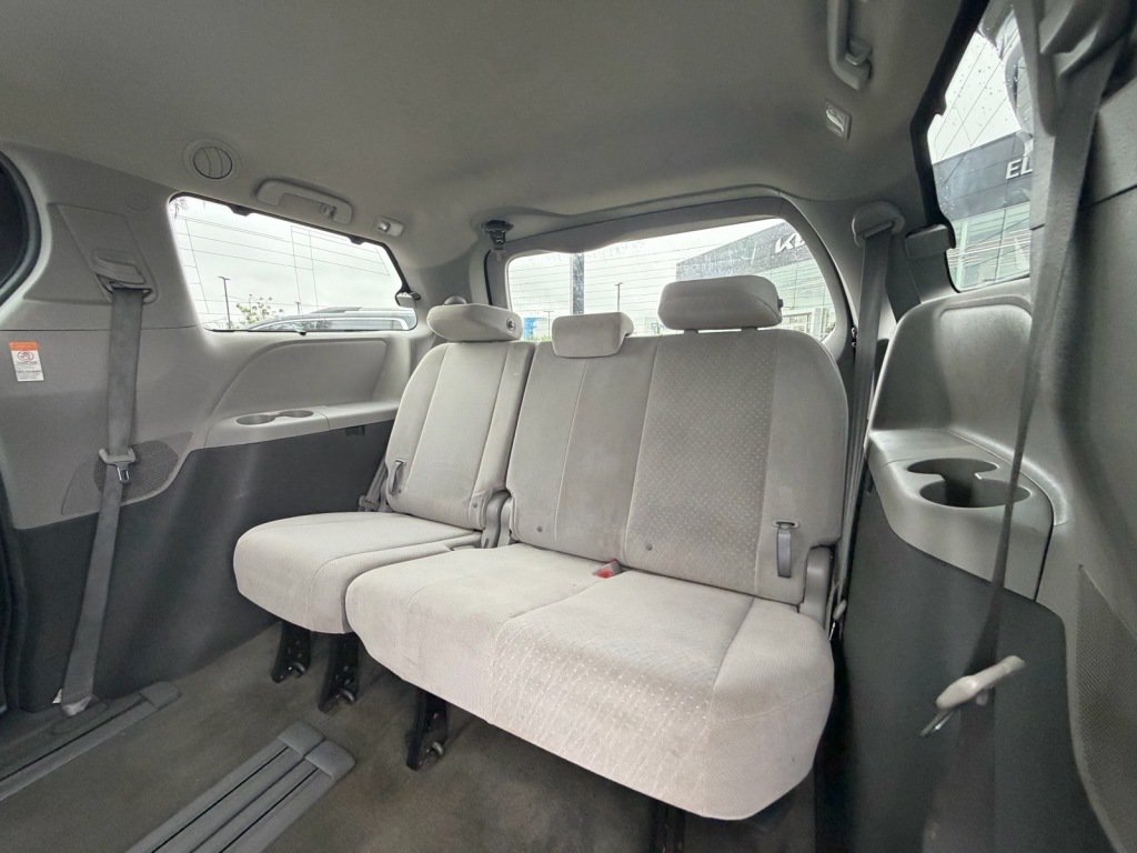 Used 2017 Toyota Sienna LE FWD image 7