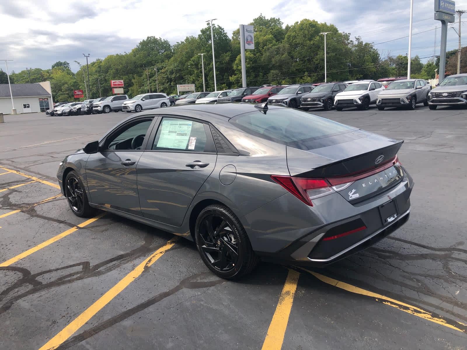 New 2026 Hyundai Elantra SEL Sport FWD image 6