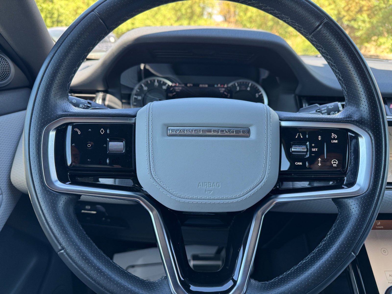 Used 2023 Land Rover Range Rover Evoque R-Dynamic S image 9