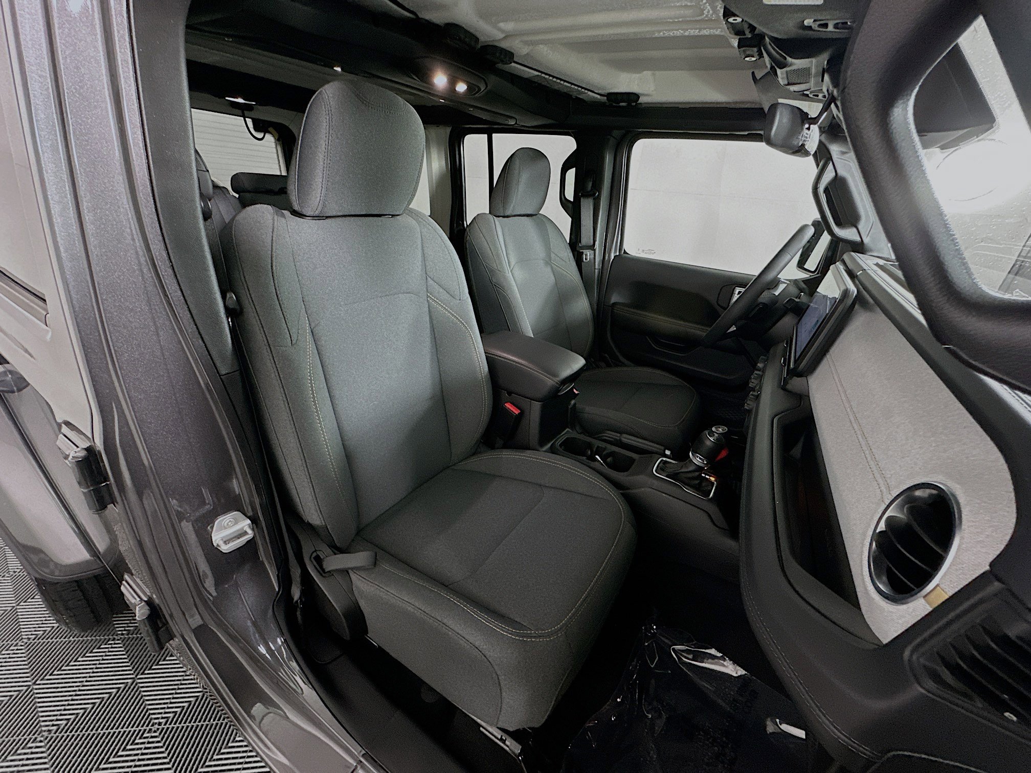 Used 2025 Jeep Wrangler Sahara w/ Safety Group image 27