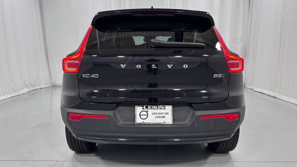 Certified 2025 Volvo XC40 B5 Plus AWD/4WD image 7