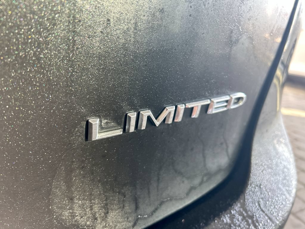 Used 2023 Chrysler Pacifica Limited FWD image 45
