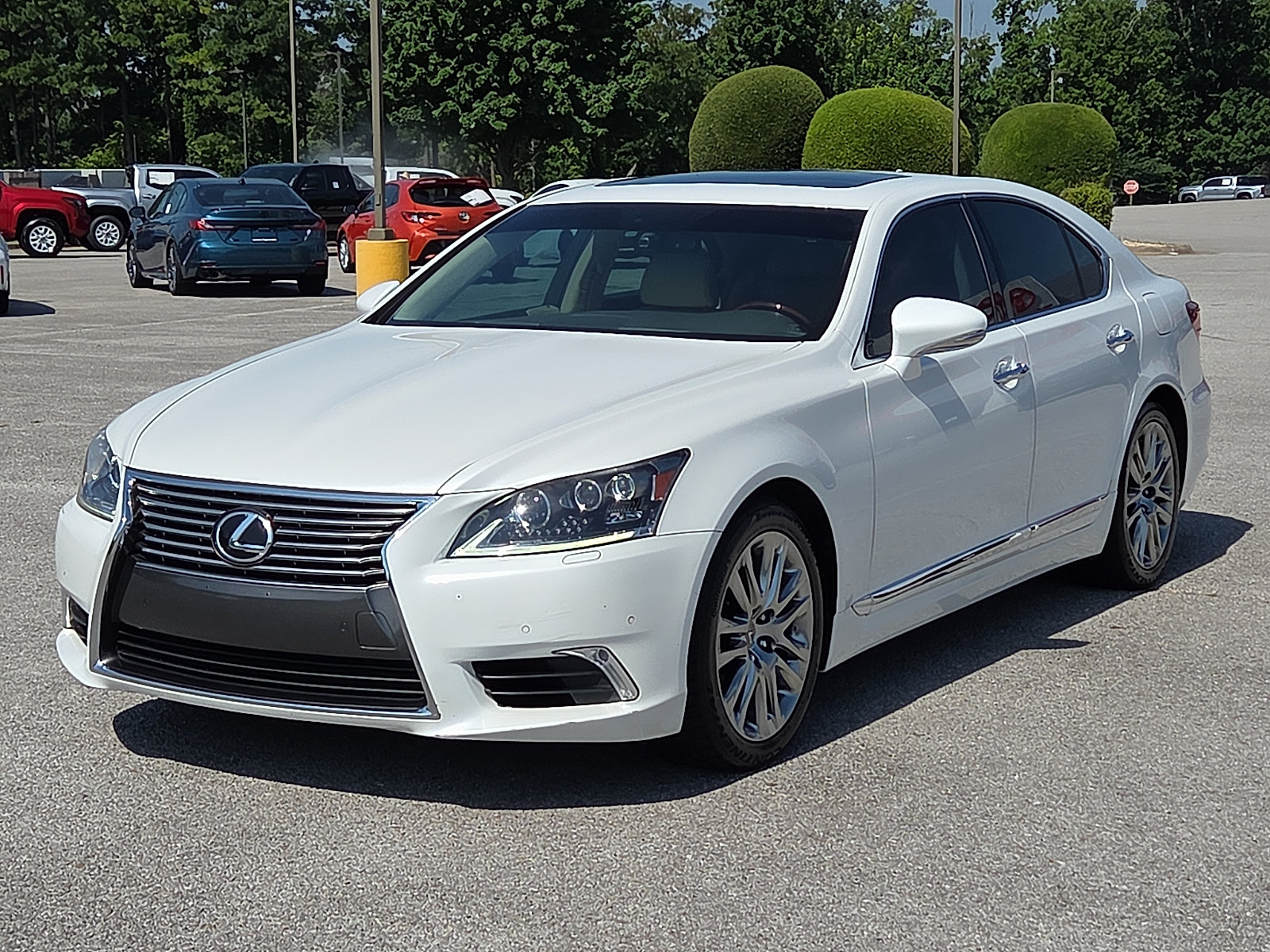 Used 2013 Lexus LS 460 w/ Comfort Pkg RWD image 2