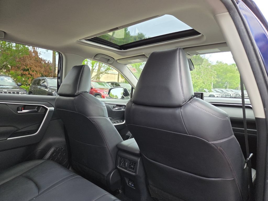 Used 2022 Toyota RAV4 XLE Premium FWD image 17