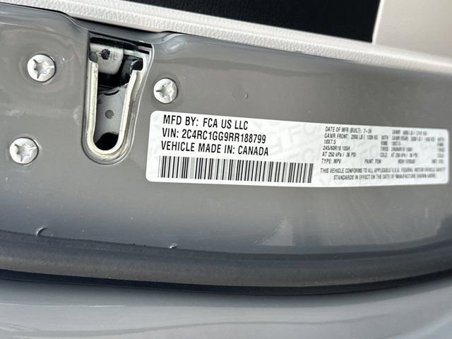 Certified 2024 Chrysler Pacifica Limited image 38