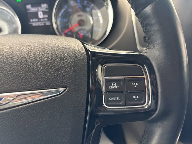 Used 2014 Chrysler Town & Country Touring-L FWD image 31