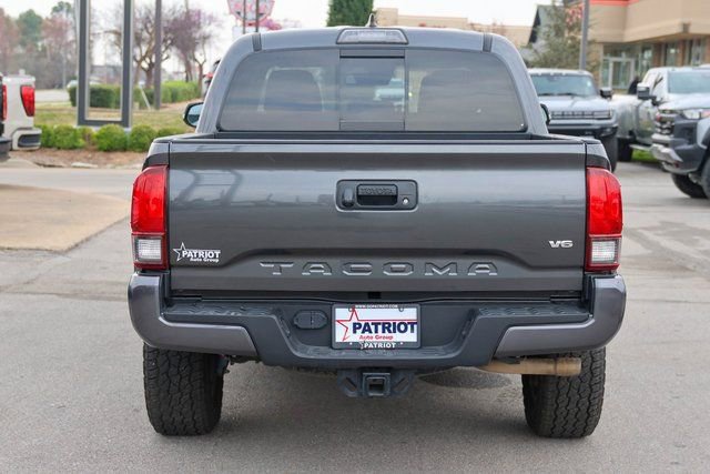 Used 2019 Toyota Tacoma TRD Sport image 4