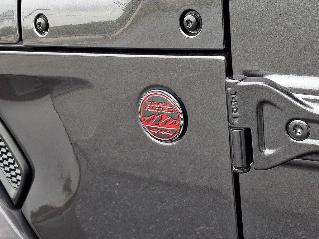 Used 2022 Jeep Wrangler Unlimited Rubicon w/ Cold Weather Group AWD/4WD image 32