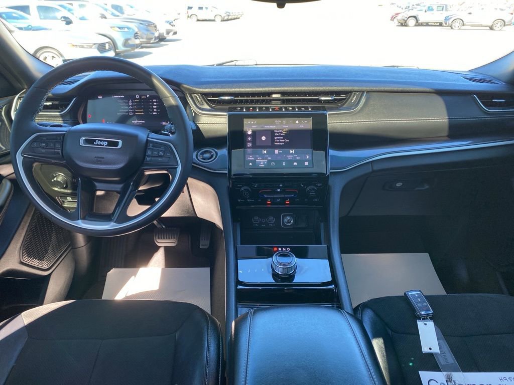 Used 2023 Jeep Grand Cherokee L Laredo image 23
