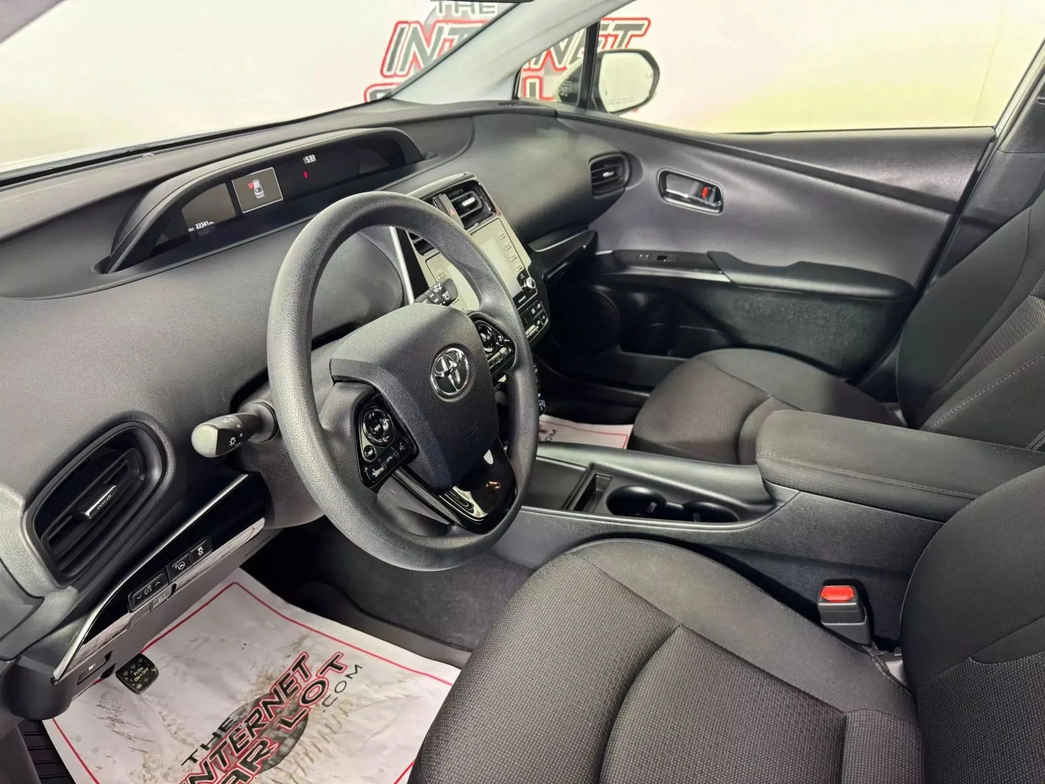 Used 2022 Toyota Prius LE FWD image 11
