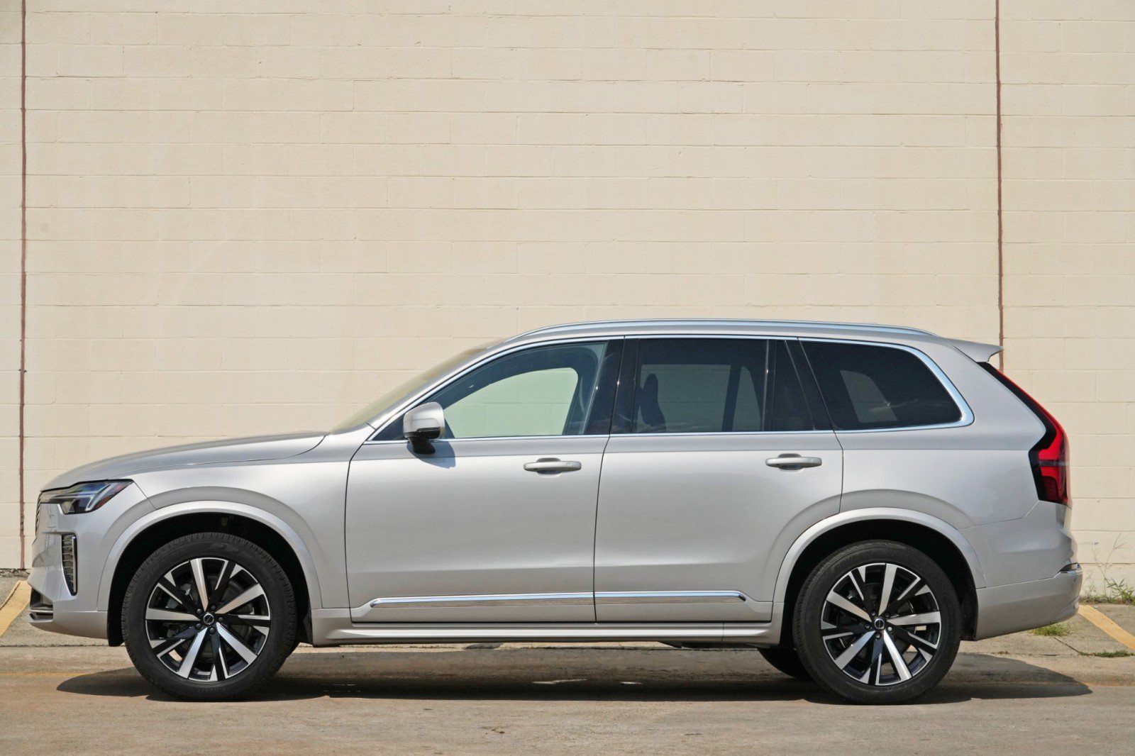 Used 2025 Volvo XC90 B5 Core w/ Protection Package Premier AWD/4WD image 9