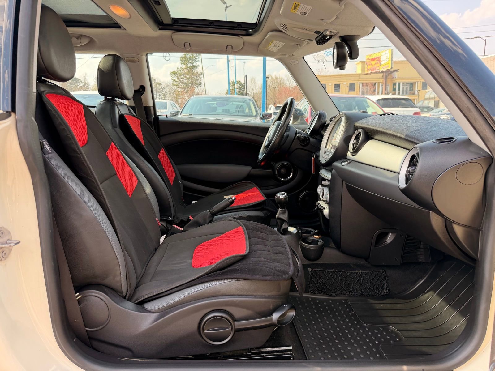 Used 2010 MINI Cooper Hardtop image 17