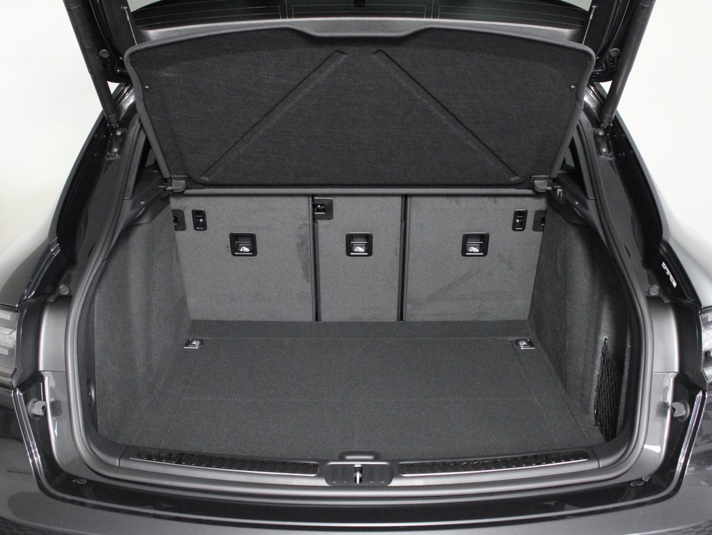 Used 2026 Porsche Macan image 13