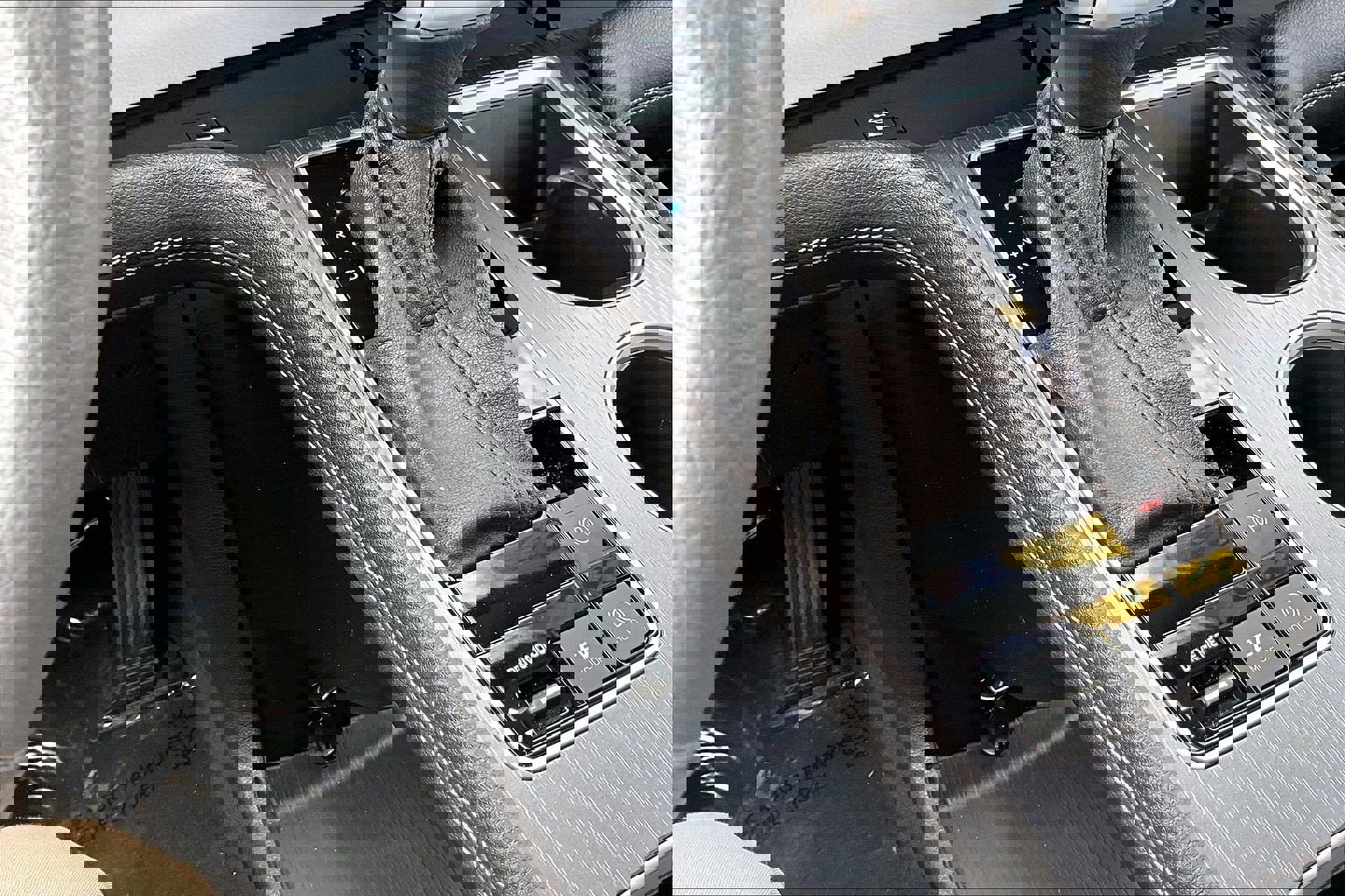 Used 2025 Toyota Sienna XLE w/ XLE Plus Package image 32