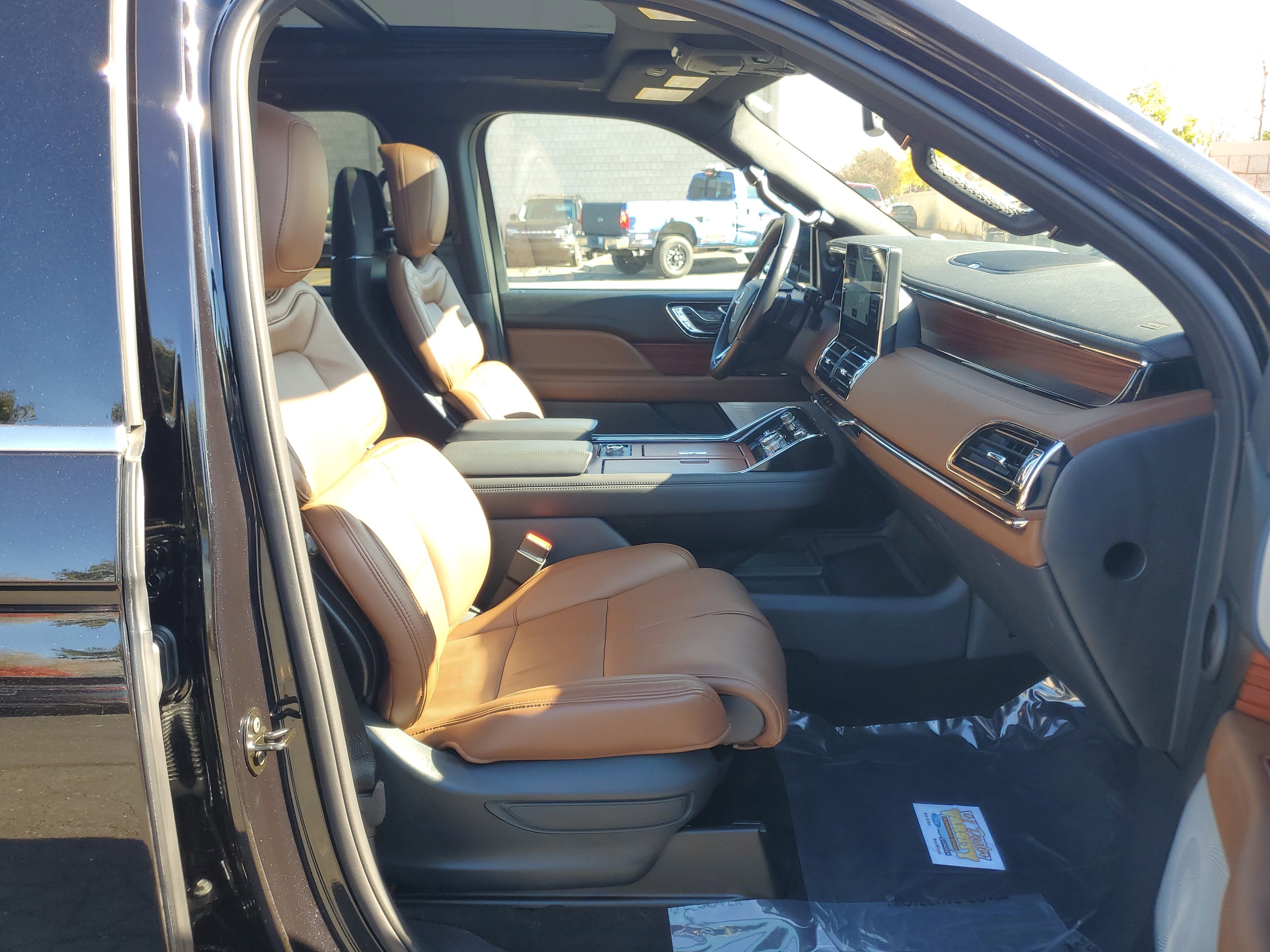 Certified 2024 Lincoln Navigator Reserve image 9