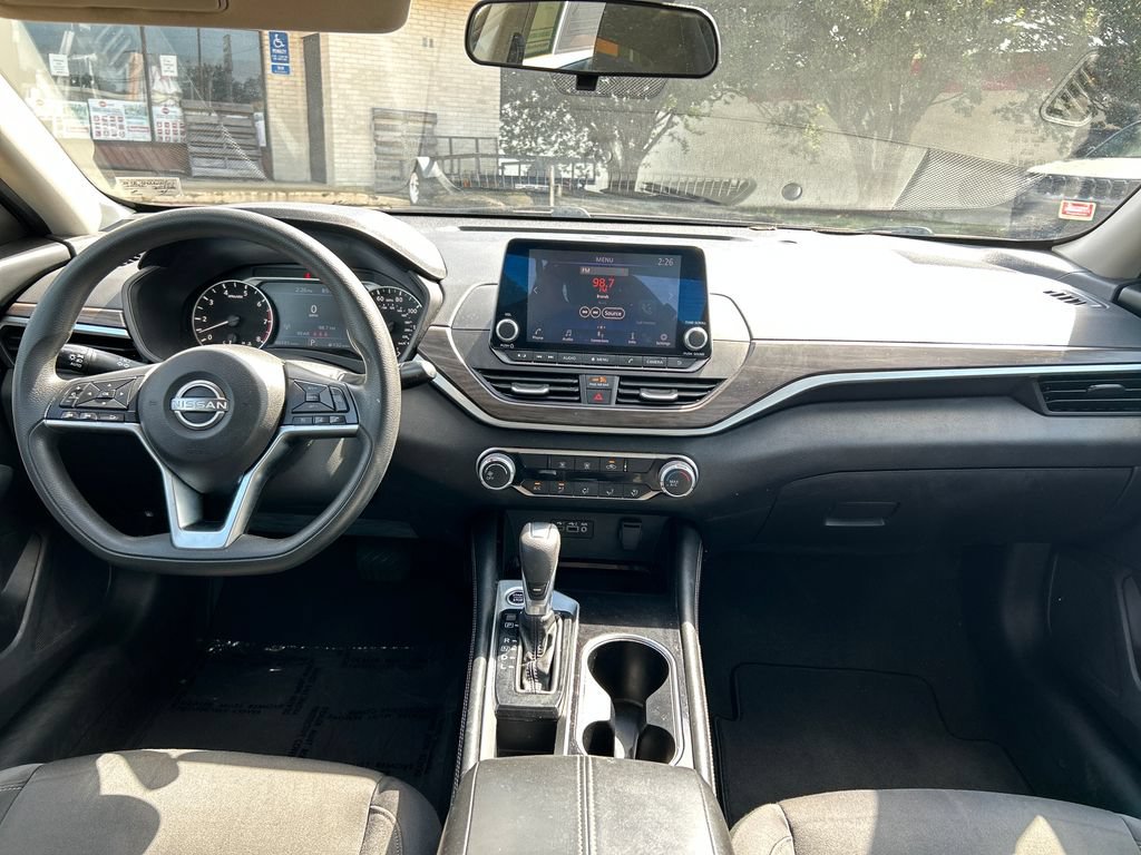 Used 2023 Nissan Altima 2.5 SV FWD image 14