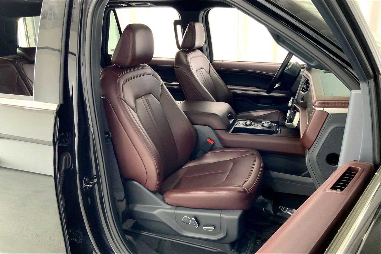 Used 2024 Ford Expedition Limited image 16