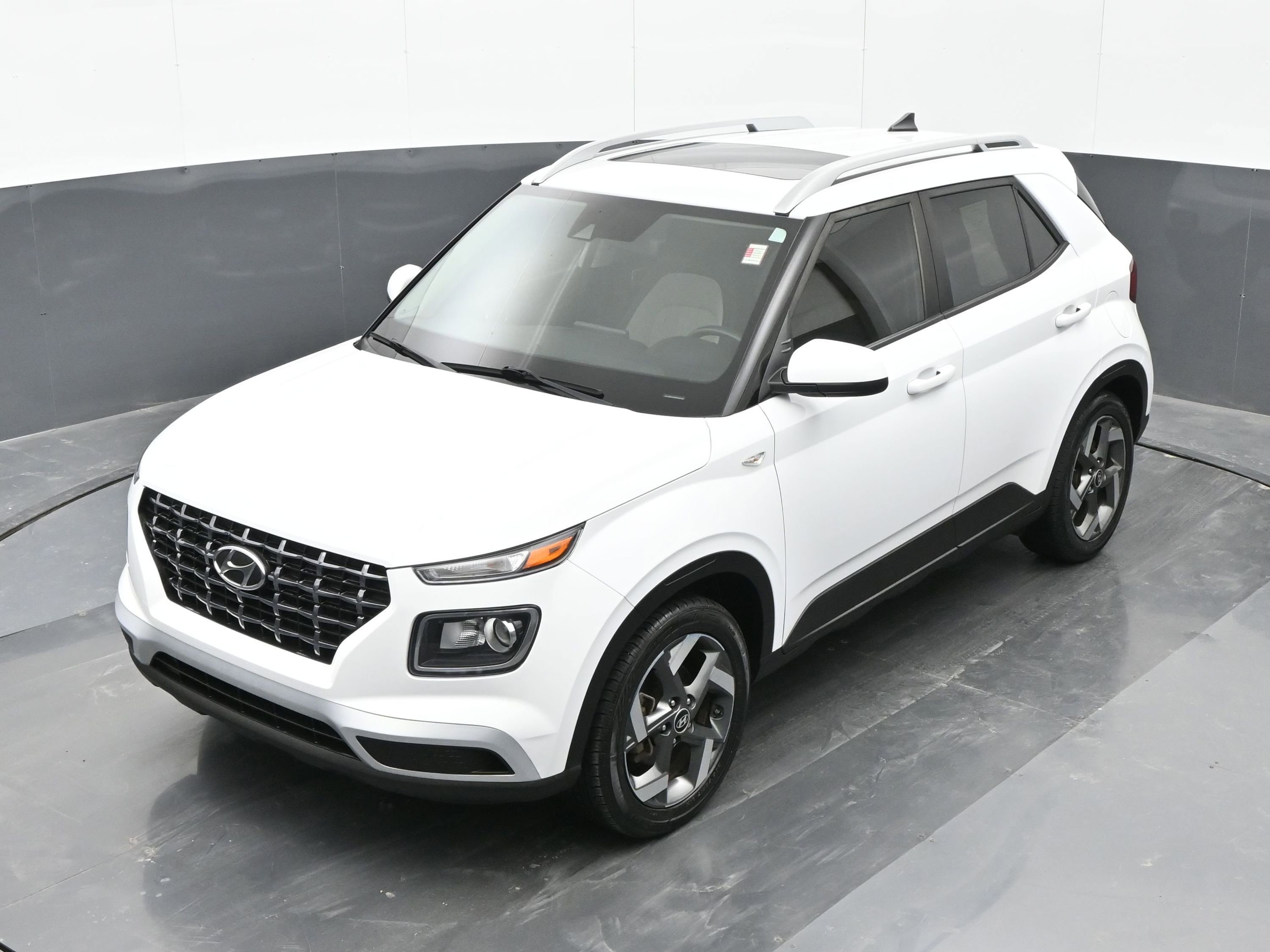 Certified 2022 Hyundai Venue SEL image 32