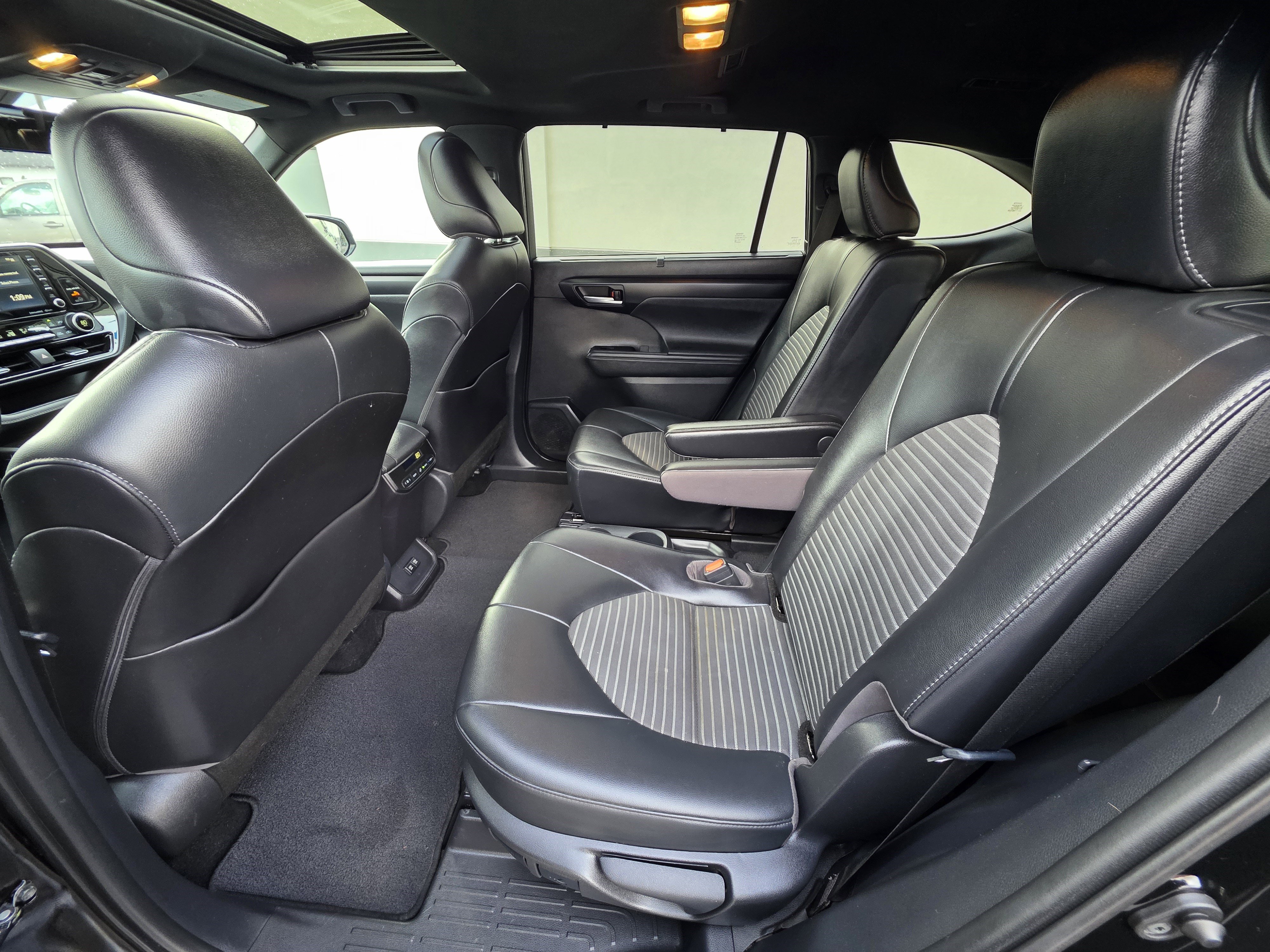 Used 2021 Toyota Highlander XSE image 21