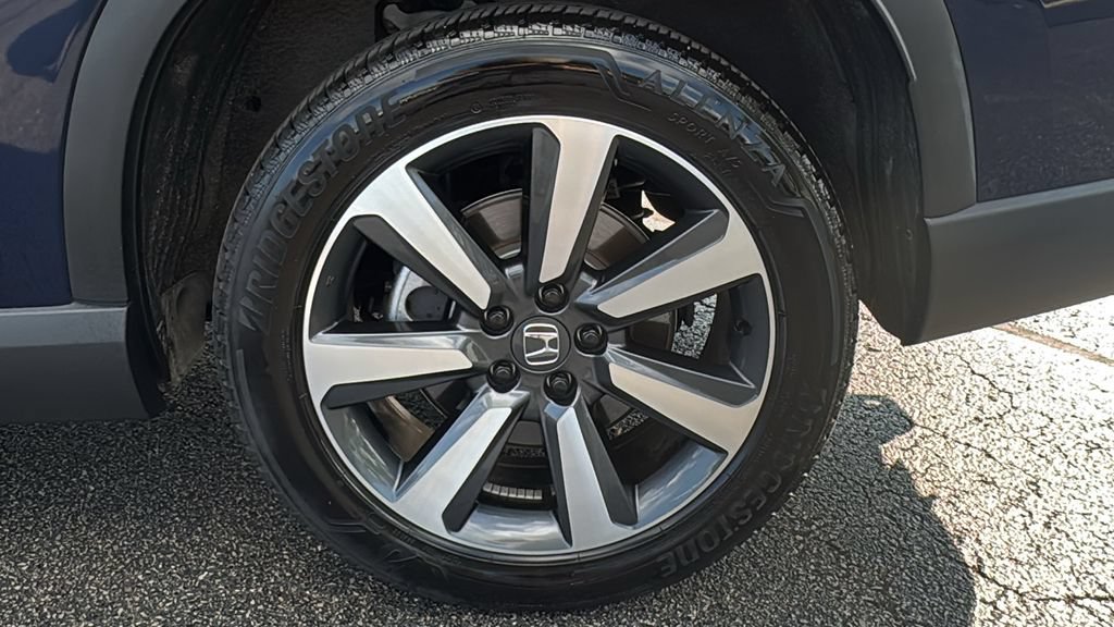 Certified 2025 Honda Pilot Touring image 9
