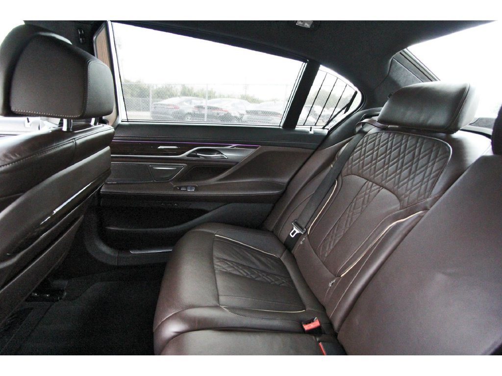 Used 2022 BMW 750i xDrive w/ Executive Package AWD/4WD image 12