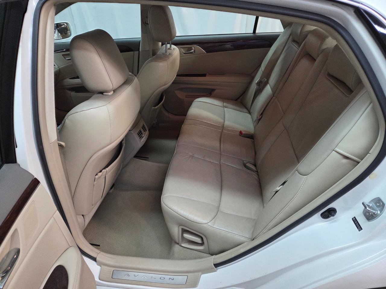 Used 2010 Toyota Avalon XLS FWD image 16