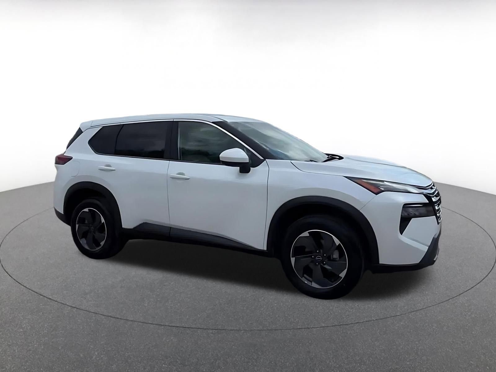 Used 2025 Nissan Rogue SV FWD image 2